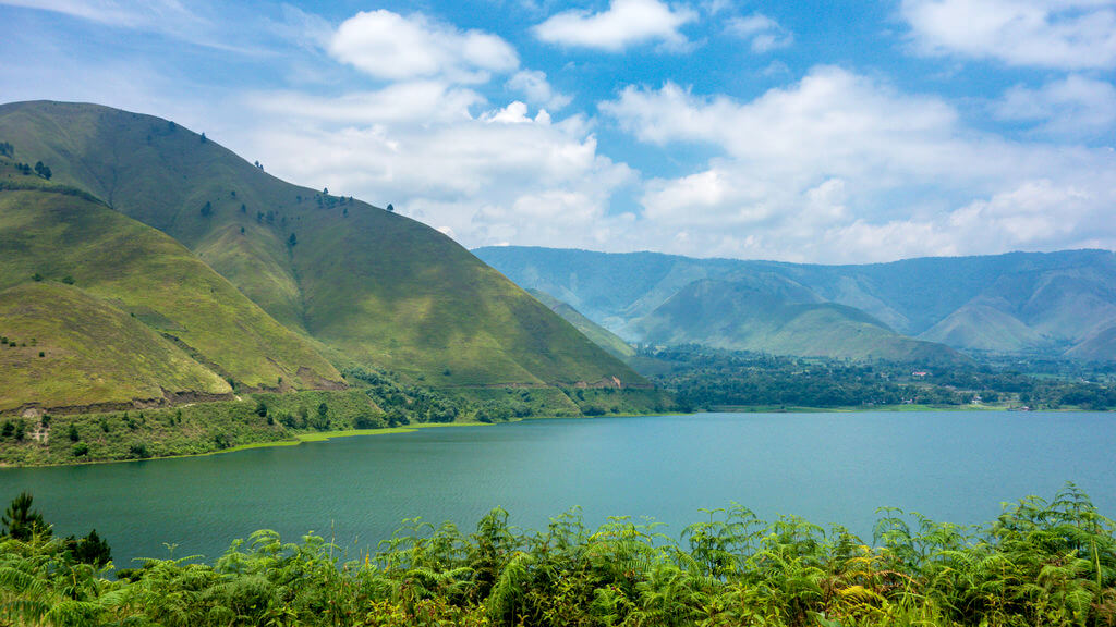 lake Toba : 
