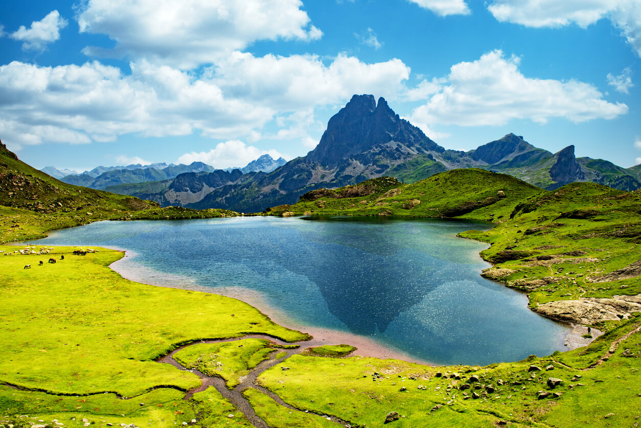 franska Pyrenéerna: Vue sur le Pic du Midi d’Ossau dans les Pyrénées