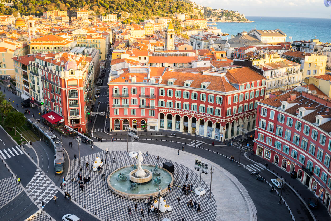 Nice : Fontaine du Soleil sur la Place Messena à Nice