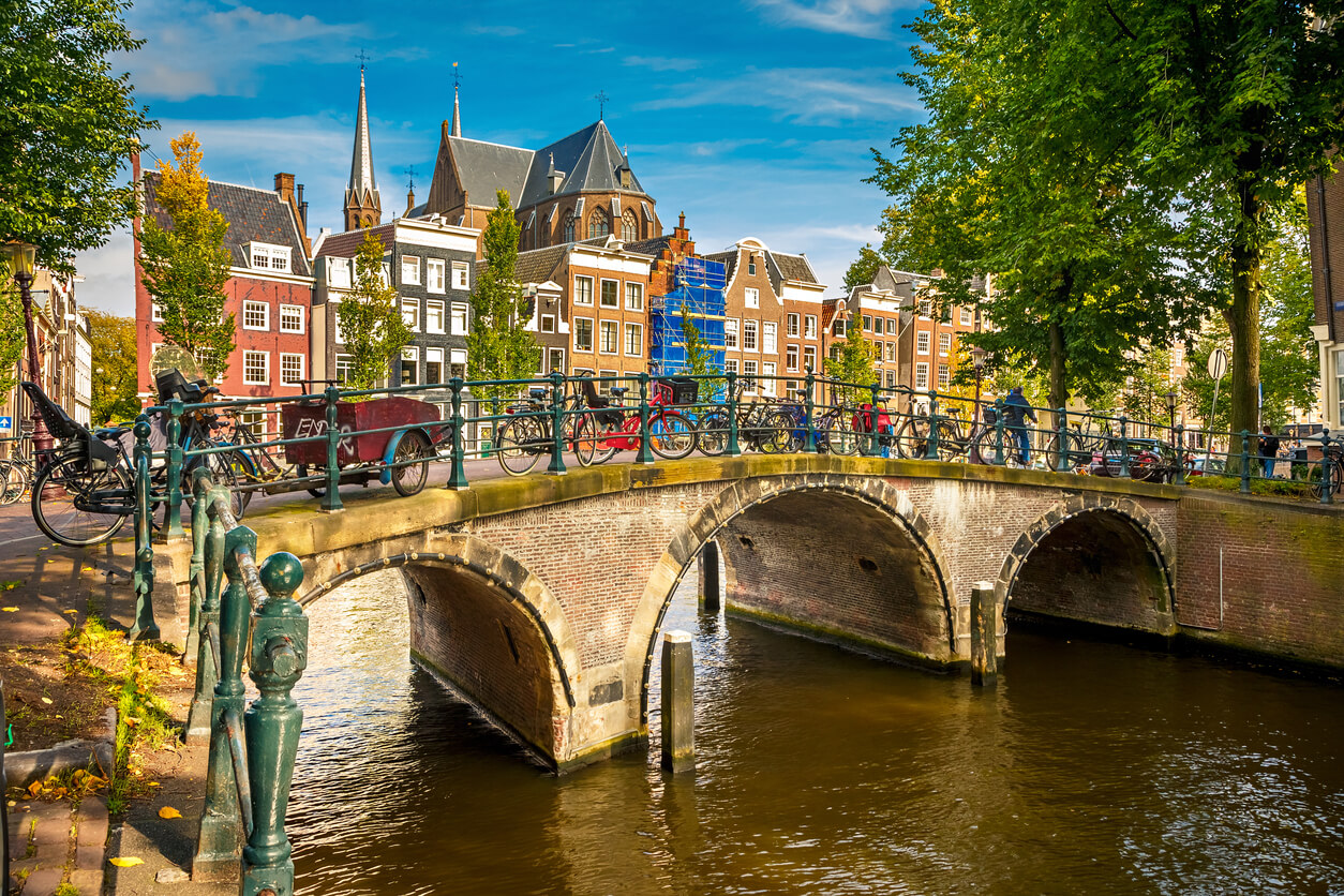 Vädret i Amsterdam i April 2025 Genomsnittlig Temperatur i April